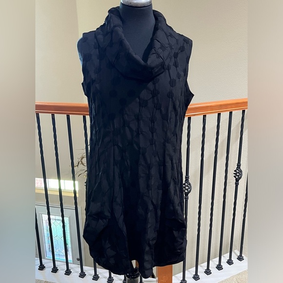 Niche Black Textured TUNIC DRESS, COWL NECK, TUCK HEMLINE, MADE IN USA, SIZE M - Picture 5 of 14